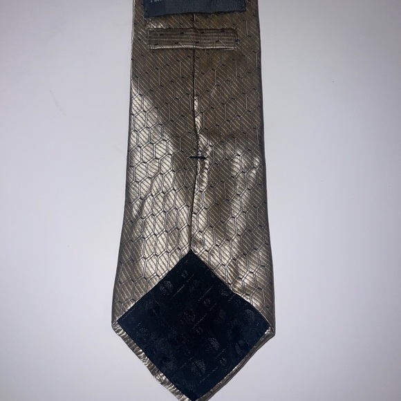 Perry Ellis Elegant Silver Geometric Pattern Tie - Picture 2 of 2